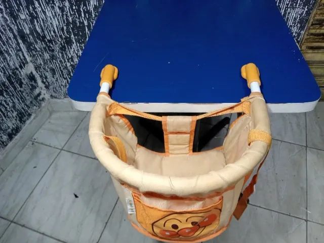 Cadeira infantil de mesa 