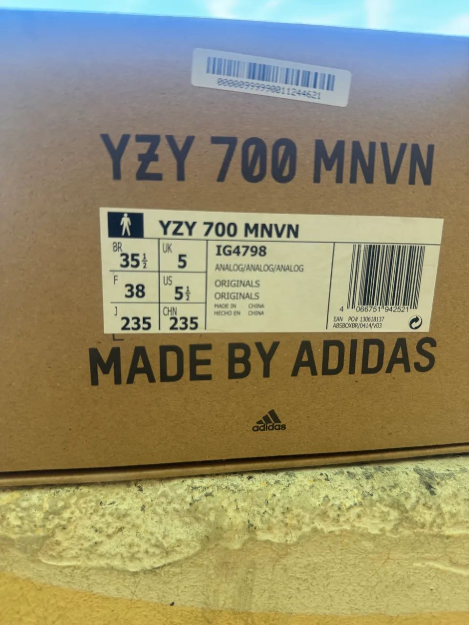 Yeezy Boost 700 MNVN Laceless Analog - 35  - Foto 2