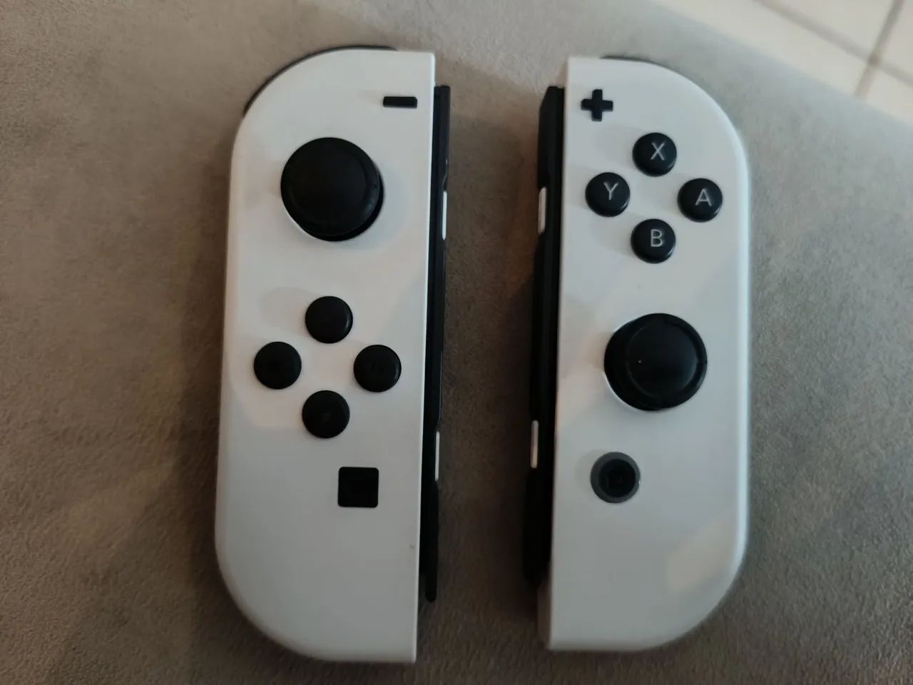 Par de Joy-cons Nintendo switch 1 e serve no 2 tbm 