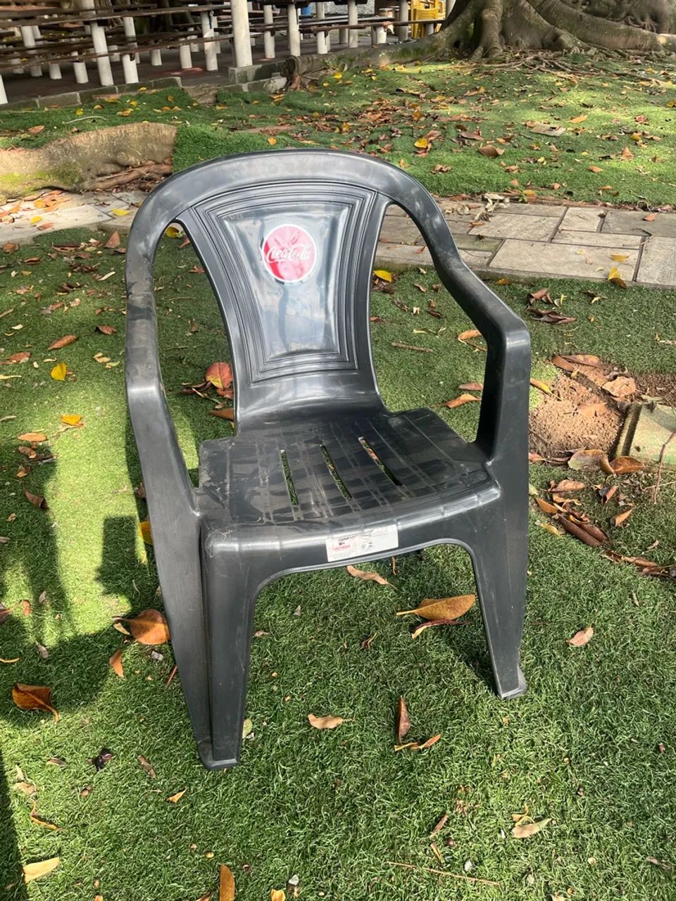 Poltrona de plástico preta - Foto 3