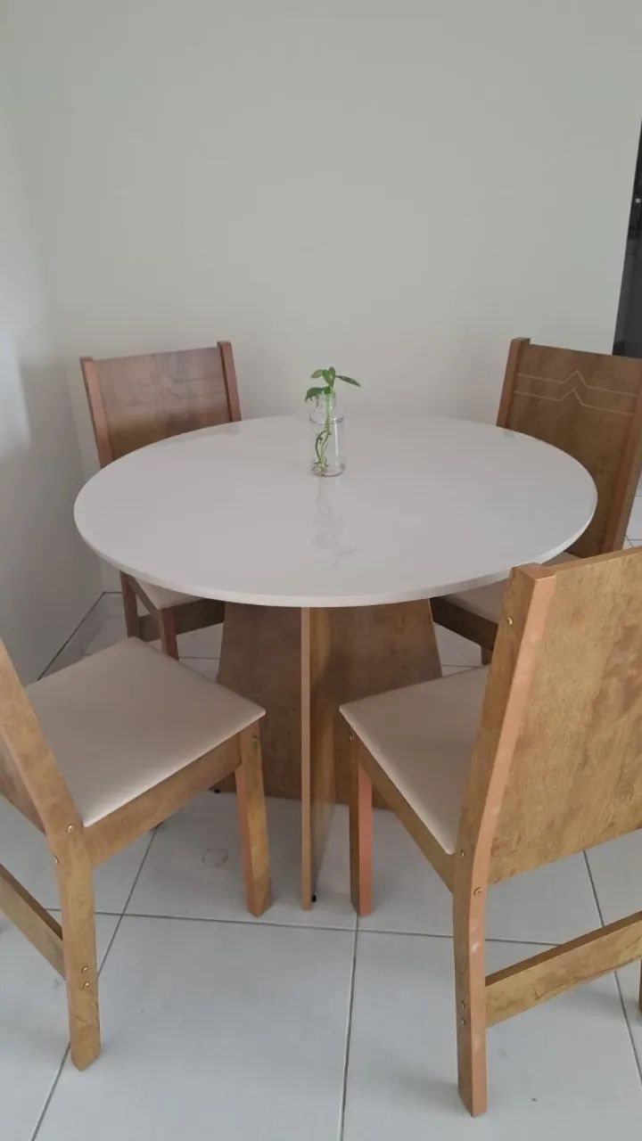 Mesa de jantar redonda com 4 cadeiras - Foto 2