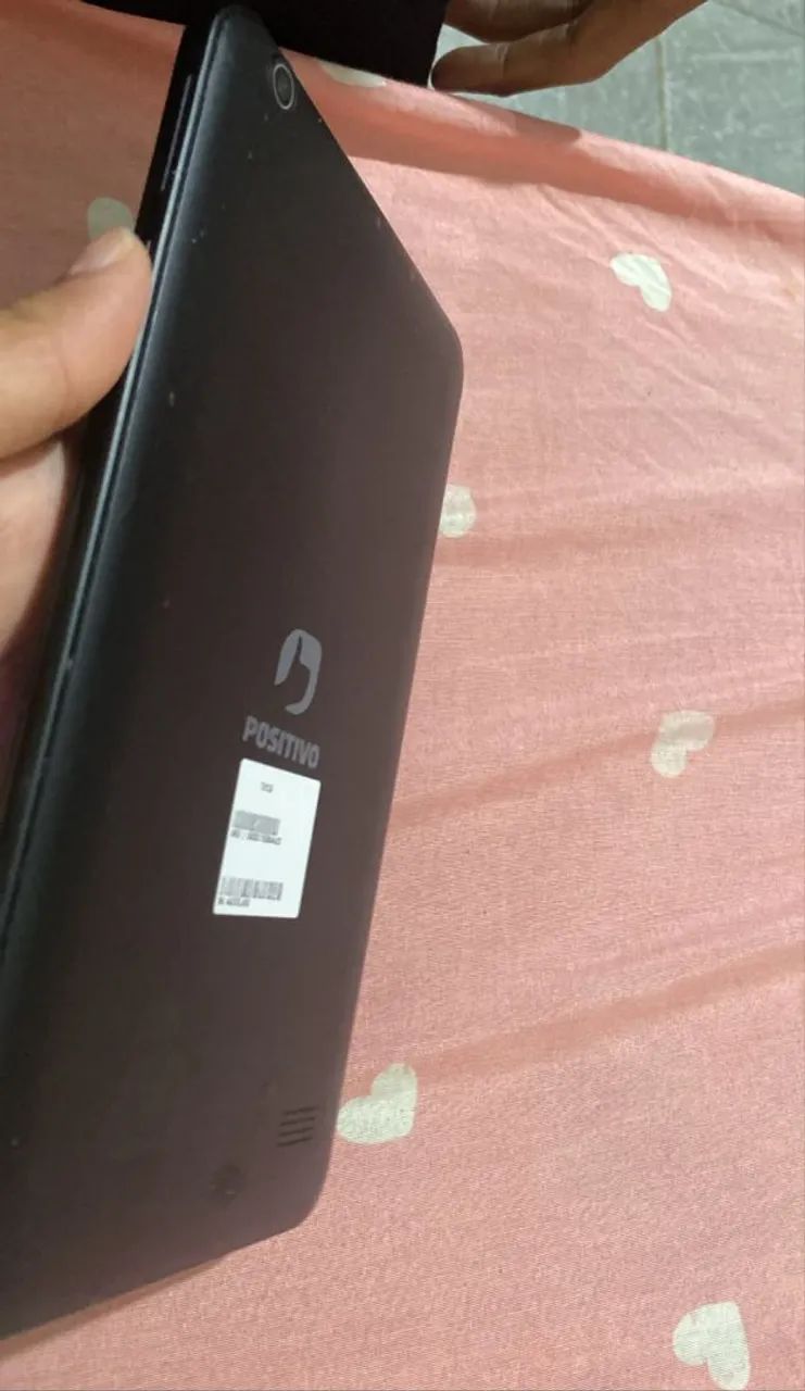 Tablet positivo pra estudante , com algumas marcas de uso  - Foto 2