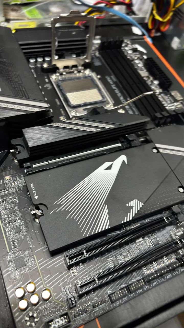X870 AORUS ELITE  - Foto 4