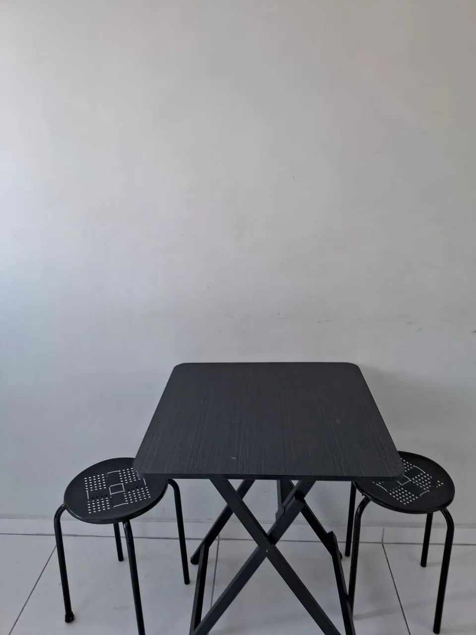 Conjunto mesa com banquinhos