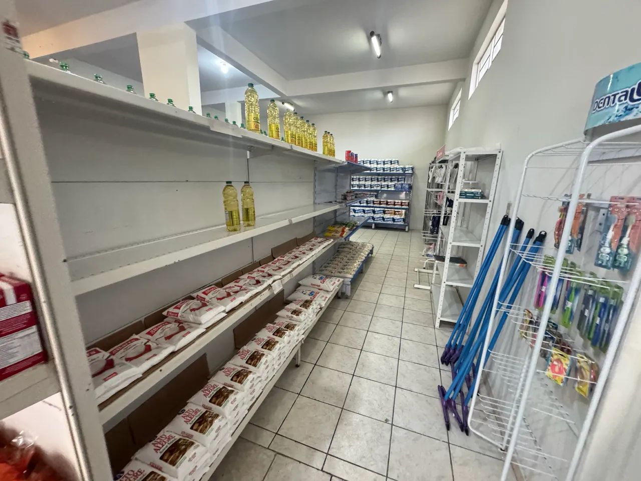 Vendo prateleiras mercado semi novas, vender rápido  - Foto 2