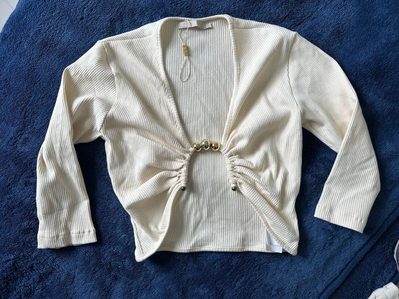 Cropped isy tam g com decote e manga  - Foto 4