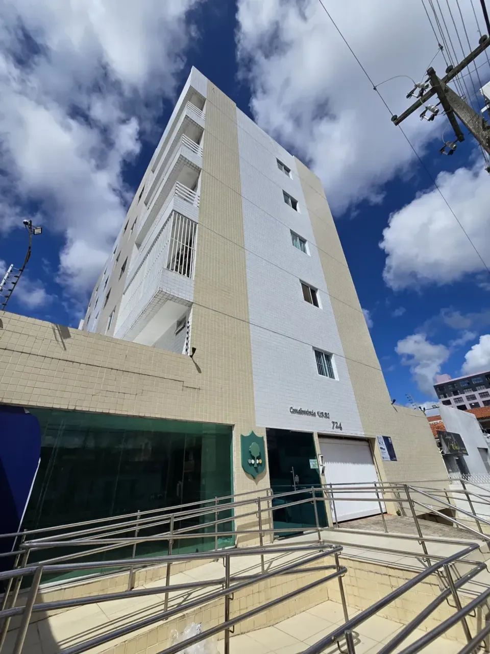 ALUGO Apartamento no Centro com 2 Quartos, Elevador e Piscina - Foto 2