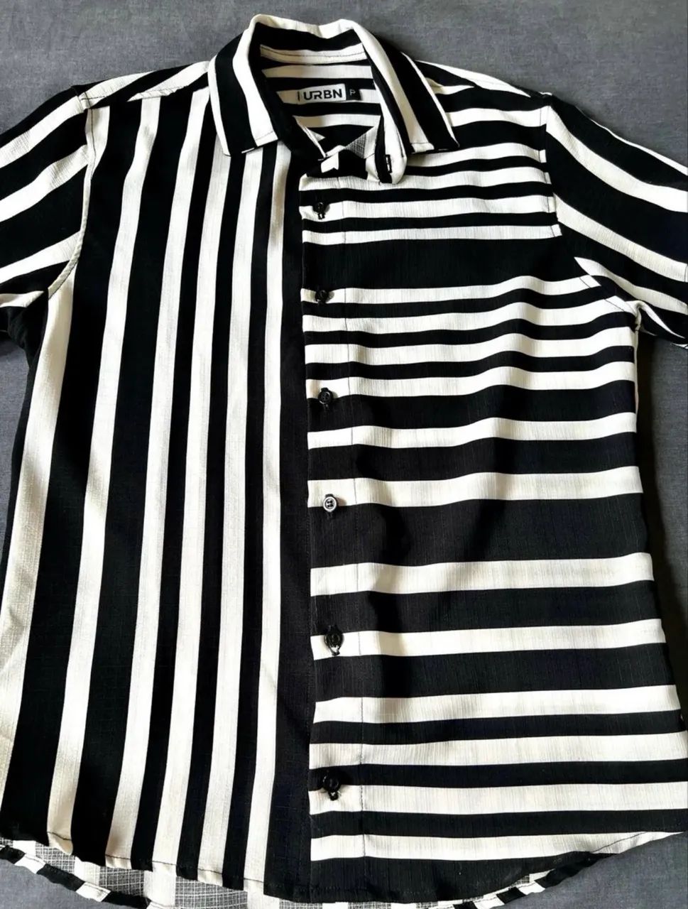 Camisa Listrada Preto/ Branco P