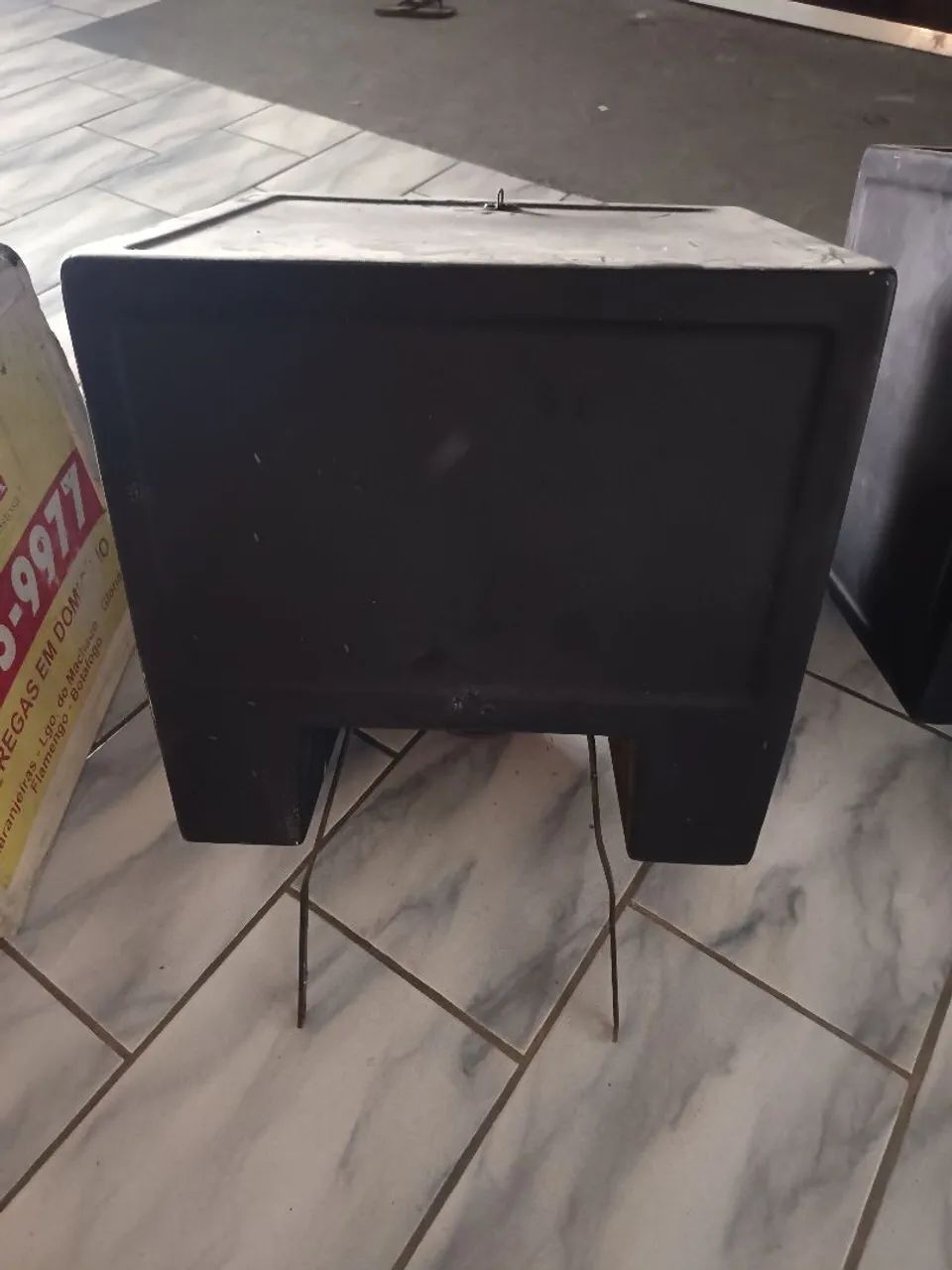 Três baús de moto para pizza em fibra com ferragens e bolsas térmica  - Foto 2