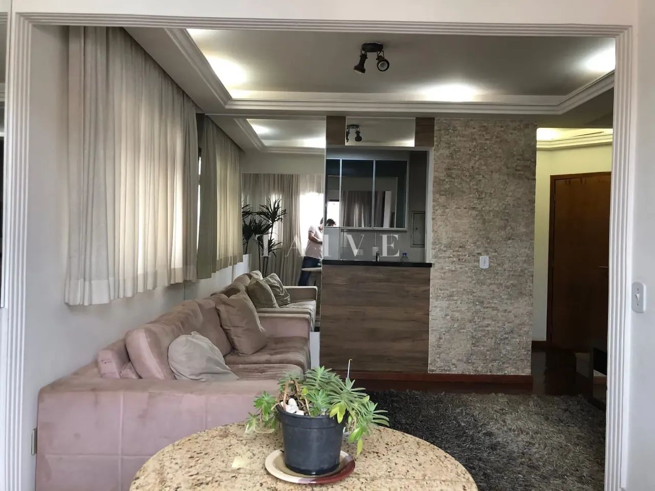 Apartamento à venda, Edifício Saint Simon, 57m² úteis, 1 quarto com suíte e closet, duplex