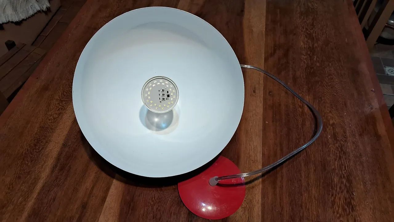 Luminária meia lua vermelha 40cm diâmetro 