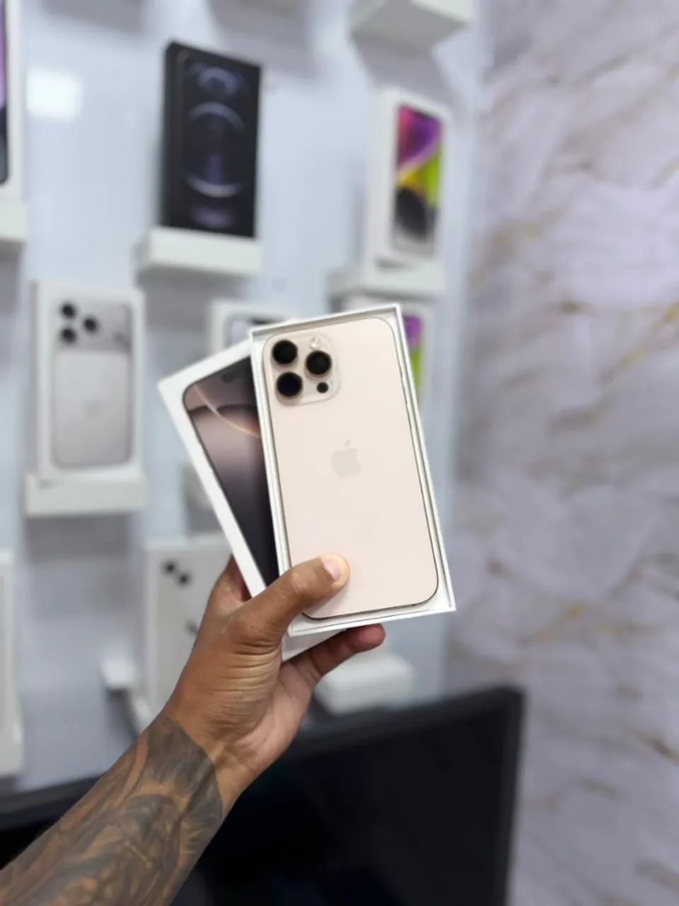 IPHONE 16 PRO MAX 256GB<br>R$ 5.899,00 - Foto 3