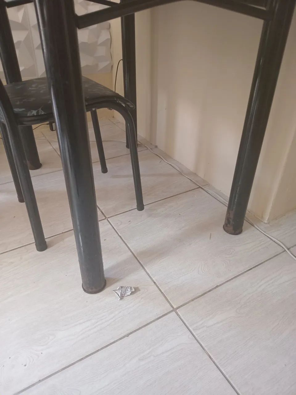 Mesa de Mármore com 4 Cadeiras - Linda e Resistente - Foto 5