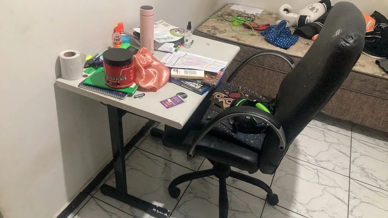 Cadeira e mesa de escritório 
