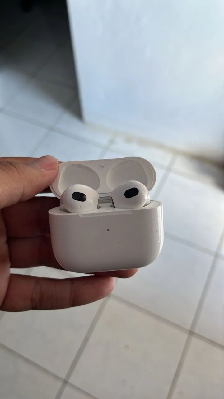 AirPods 4, todo original.