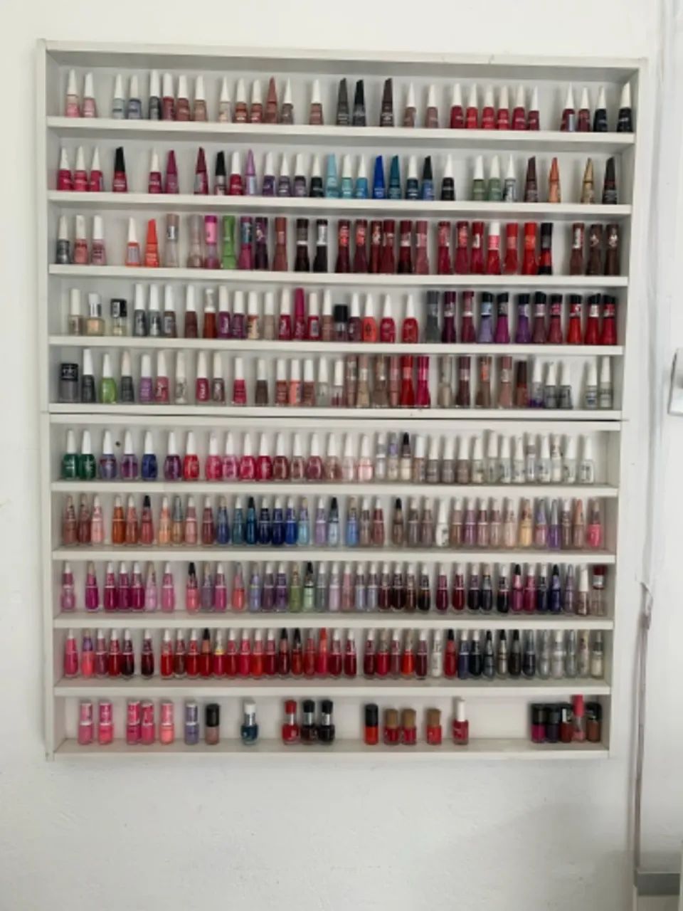 Expositor de esmalte. Com esmalte