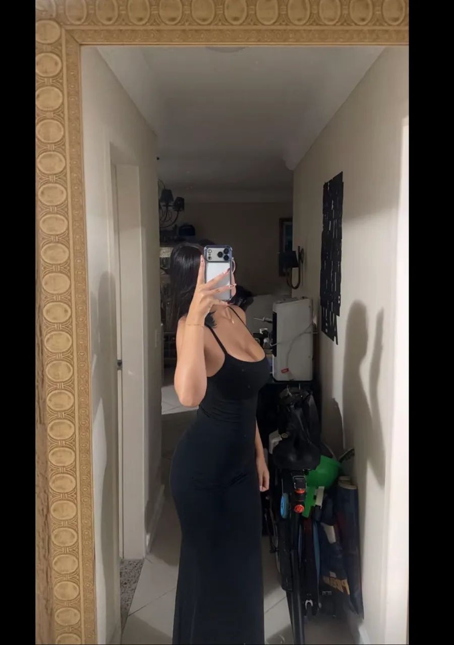 Vestido longo preto de alcinha 