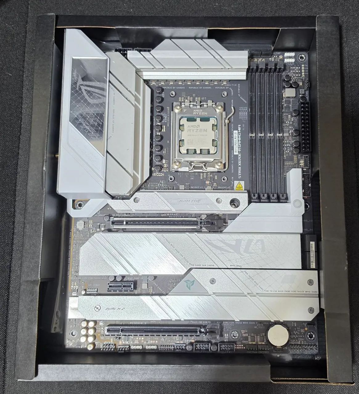 ROG STRIX X670E マザーボード + Ryzen 97950X3D ROG STRIX X670E-I GAMING WIFI | ROG Strix | Gaming マザーボード
