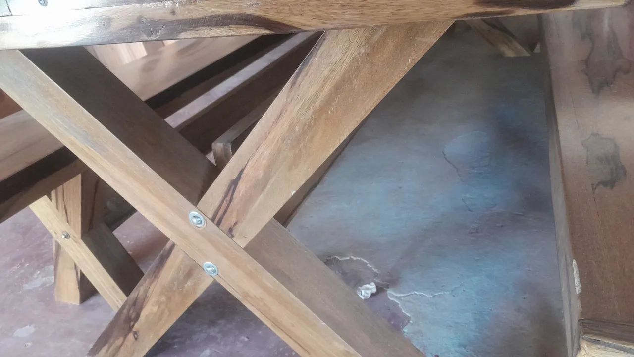 Vendo baratinho conjunto de mesa maciça rusticaa - Foto 2