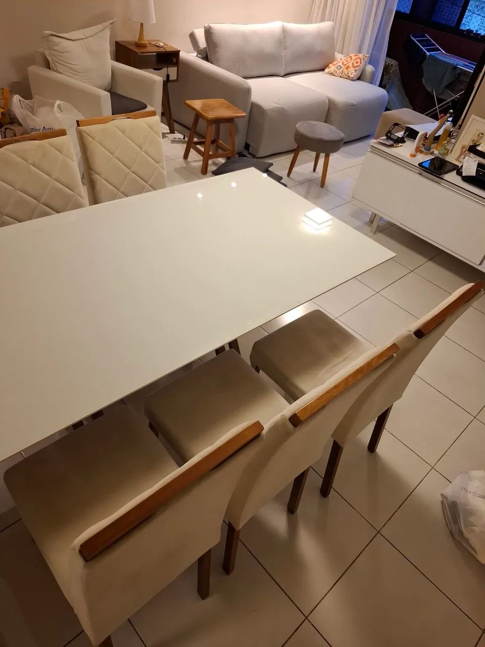 Conjunto mesa de jantar 1,80cm x 0,90cm  com 6 cadeiras acolchoadas - Foto 2