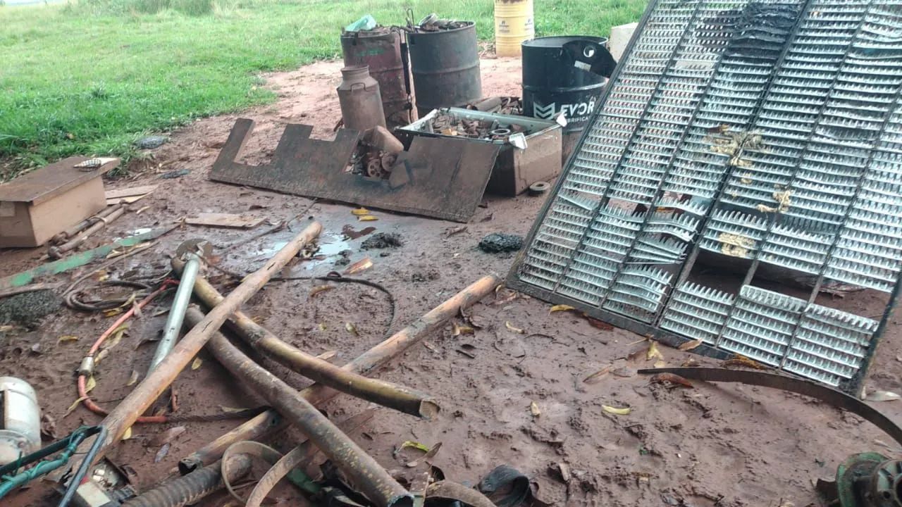 FERRO VELHO COM. DE SUCATA - Foto 3