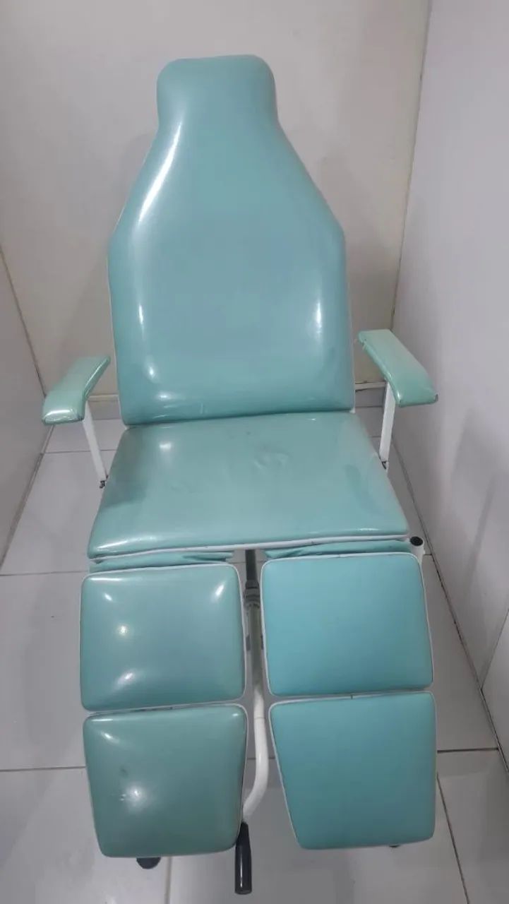 Vendo Cadeira de Podologia e maca!! - Foto 2