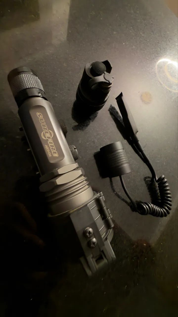 Lanterna Surefire M951 - Hobbies e coleções - Jardim Aeroporto