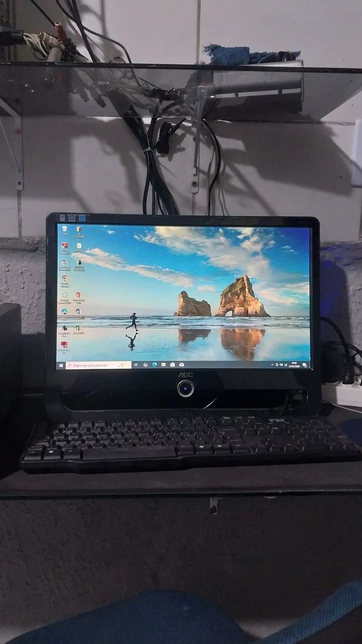 Monitor de computador funcionando perfeitamente 
