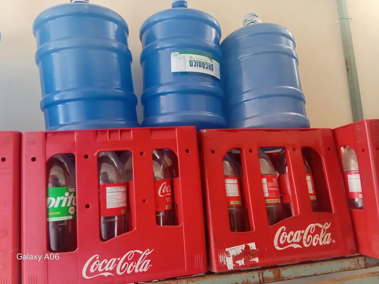 Vasilhame de  coca e agua