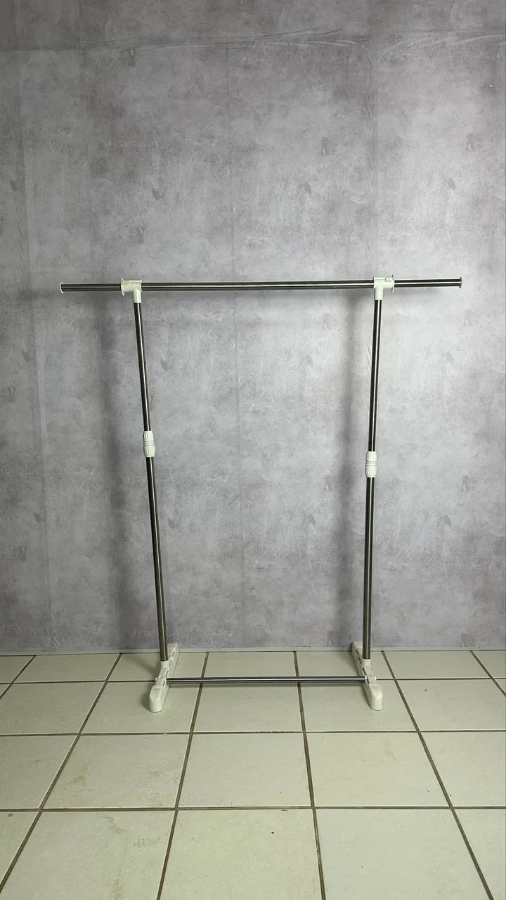 Arara simples para roupas