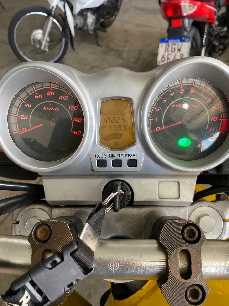 Ainda tem suporte de bal e retrovisor original dela - Foto 4