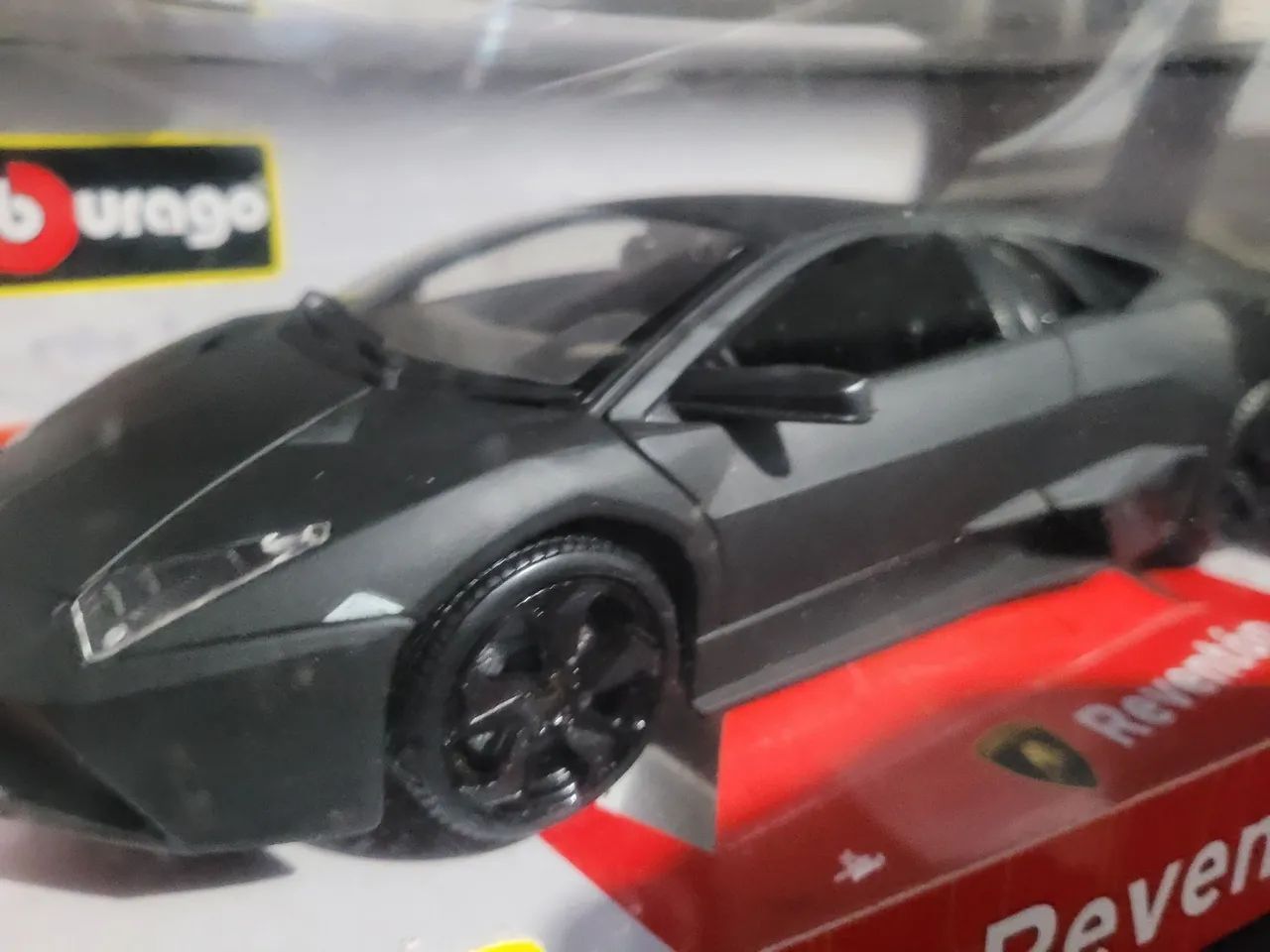 Ministura Lamborghini 1/18 bugago - Foto 2