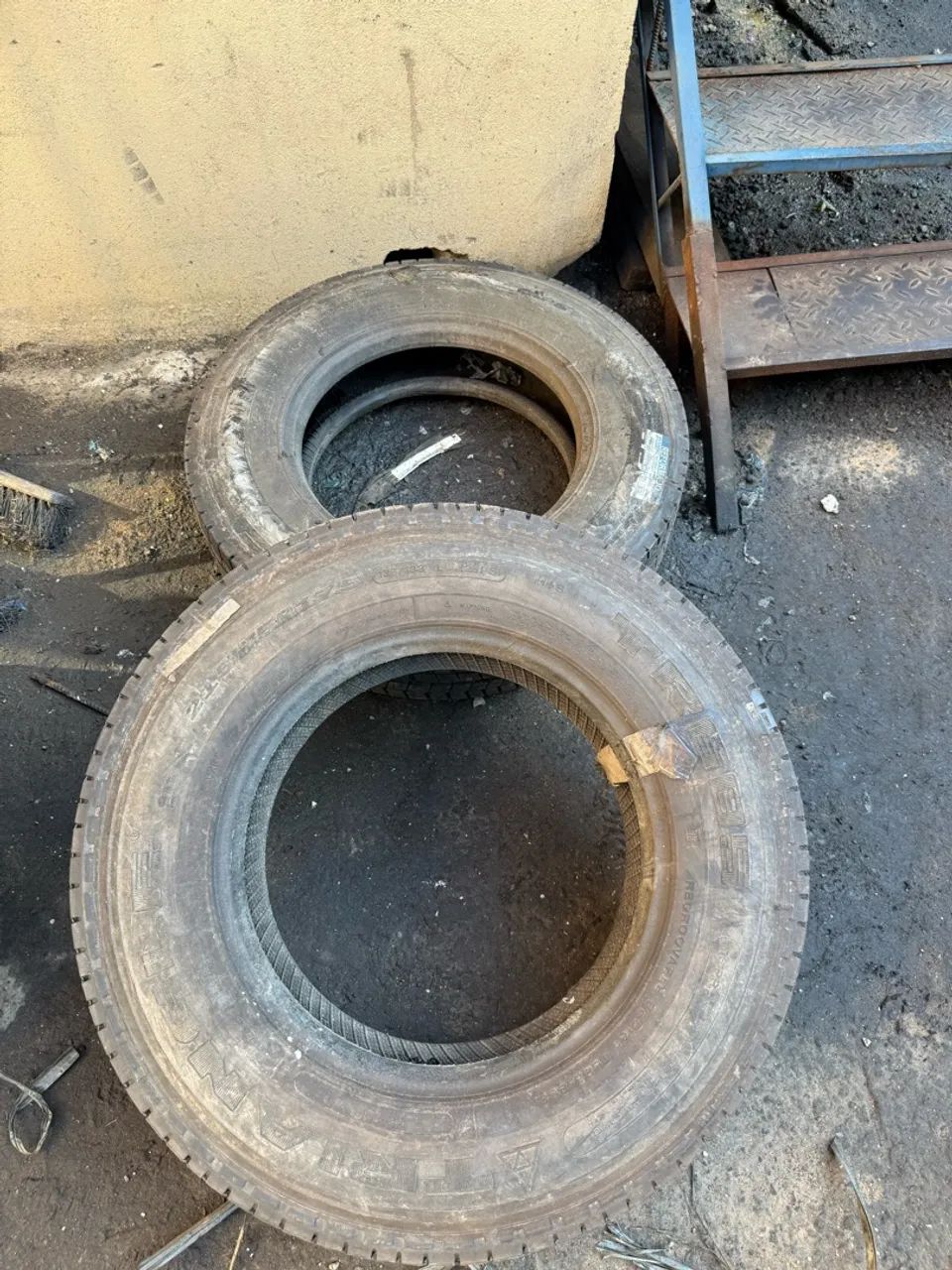 Pneu 215/75r17.5 - Foto 2