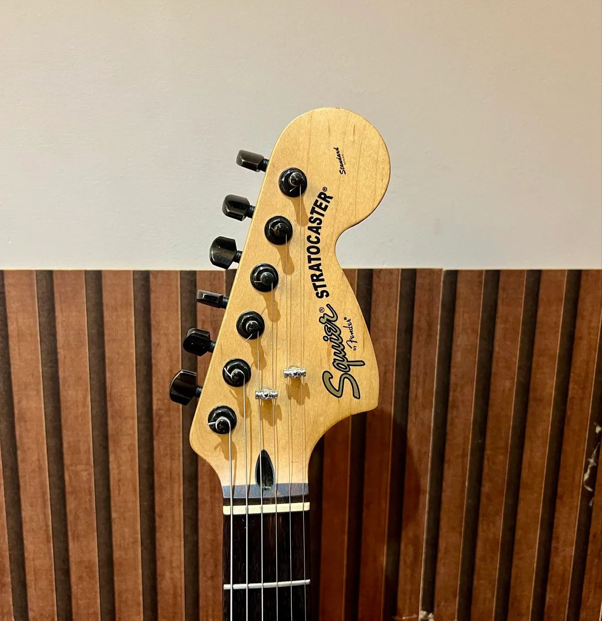 Guitarra Squier Standard - Foto 3