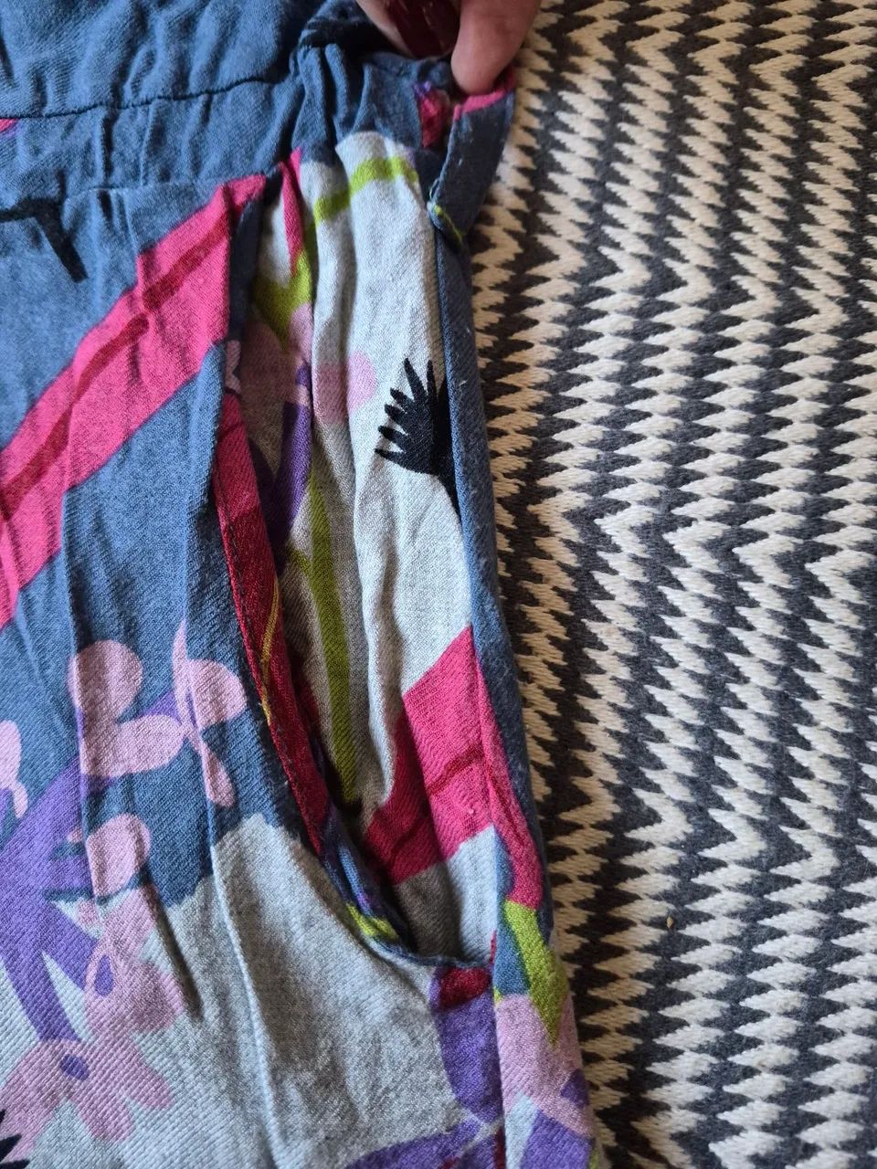 Macaquinho em viscose estampada - Foto 2