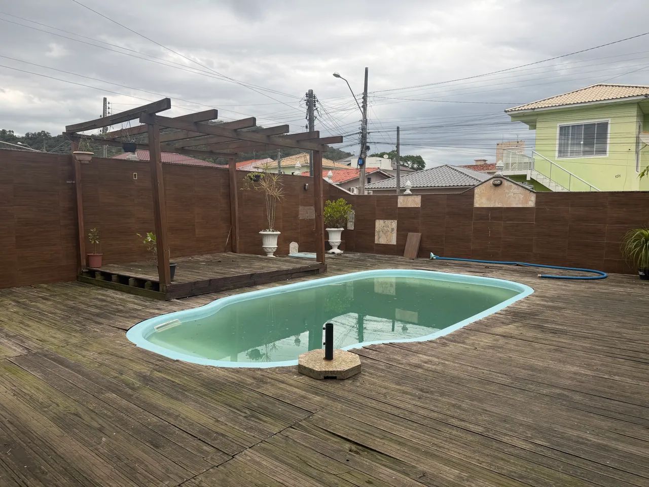 deck de piscina