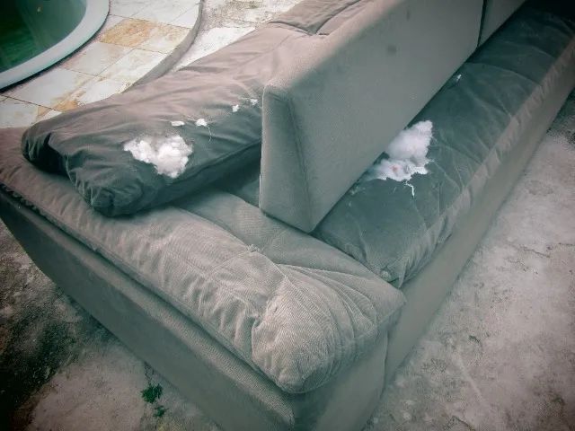 Sofá chaise modular 3 lugares, em suede cinza, ideal para reforma - Foto 5