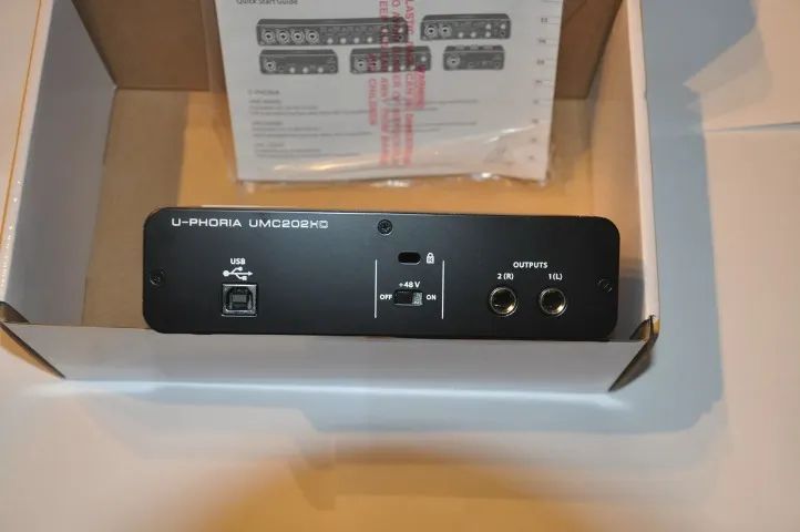 Interface de Áudio Behringer UMC202 HD - Foto 3