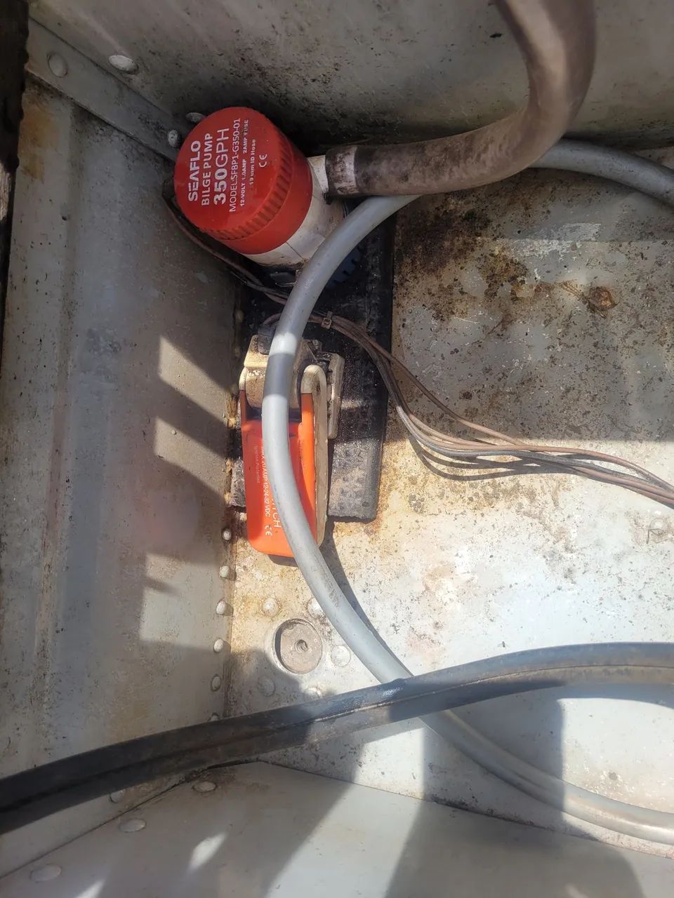 Barco semi chato 6m COMPLETO, com carreta, motor 30hp e todos acessórios. - Foto 7