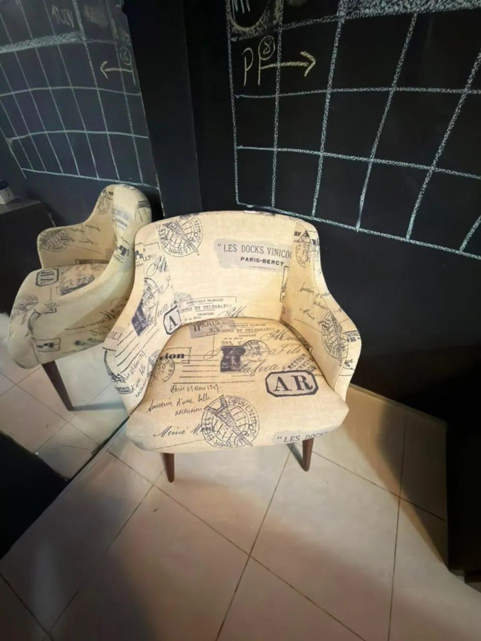 Poltrona Decorativa Retrô Pés Palito (Estampa Paris / Vintage) - Foto 3