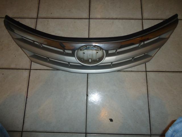 Grade toyota etios com friso cromado