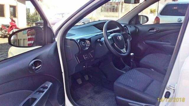 Toyota Etios 1.3 Mecânico Branco 2016 - Foto 15