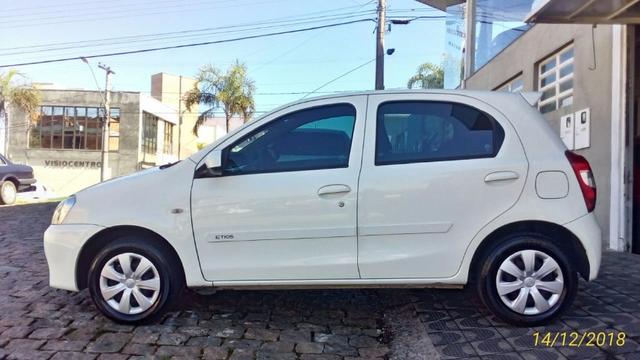 Toyota Etios 1.3 Mecânico Branco 2016 - Foto 5