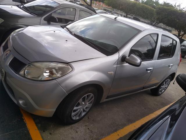 Vendo Sandero ano 2010/11 alienado a carta de crédito, Santander, entrada de 11.800 - Foto 4