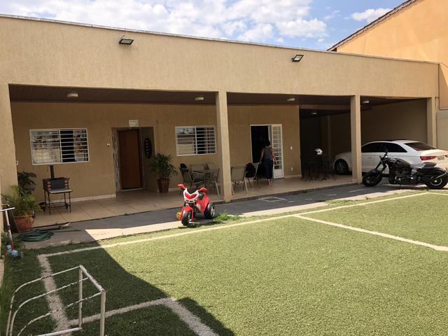 Casa térrea muito bem localizada