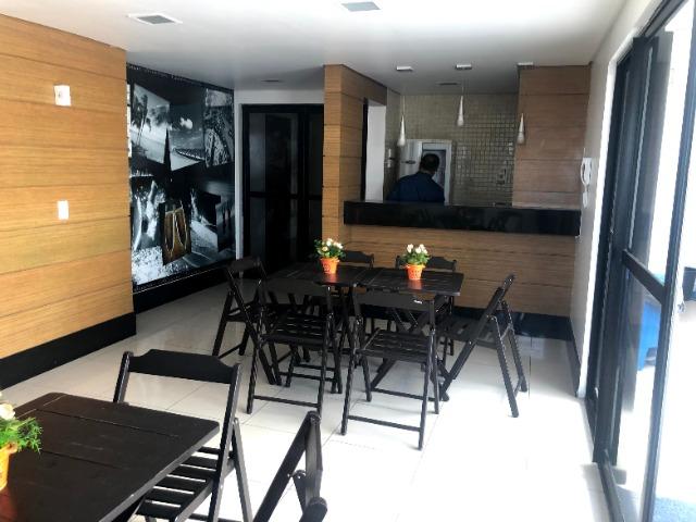 Lindo apartamento mobiliado quarto e sala area nobre de Jatiuca - 2 qds praia - Foto 5
