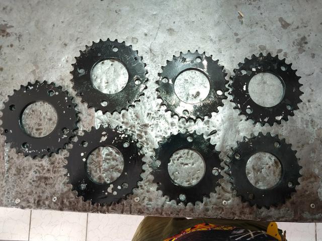 Coroa 28 e 30 dentes p/ 125/150cc