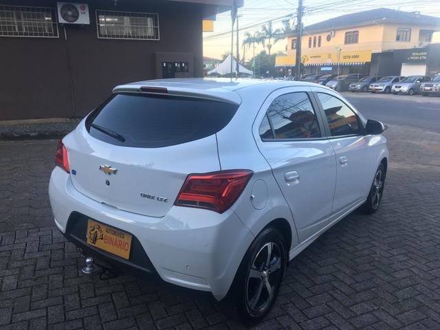 Onix LTZ 1.4 2017 lindo carro - Foto 4