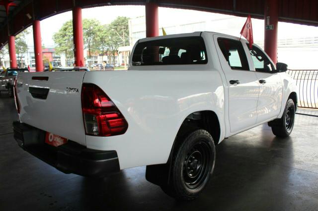 Hilux cd std MT 4x4 2.8 2017 - Foto 4