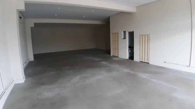 Salão Comercial área de 180 M² , 2 WCS, pia ótima localização - Foto 5